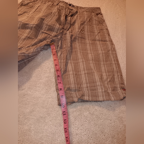 Quiksilver ~ Tan Plaid Flat Front Men’s Shorts Waist 31 - Picture 6 of 13